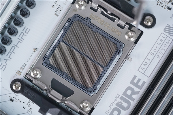 极地纯白设计！蓝宝石PURE极地B850M WIFI主板图赏