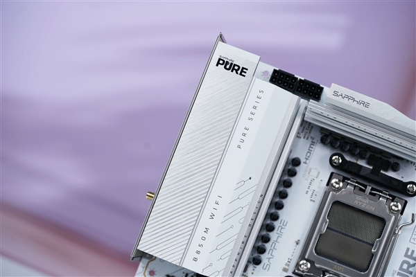 极地纯白设计！蓝宝石PURE极地B850M WIFI主板图赏