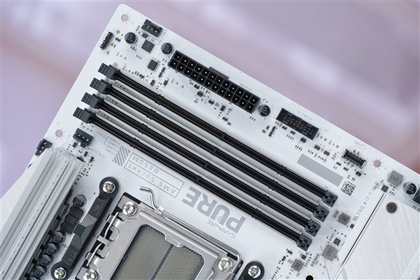 极地纯白设计！蓝宝石PURE极地B850M WIFI主板图赏