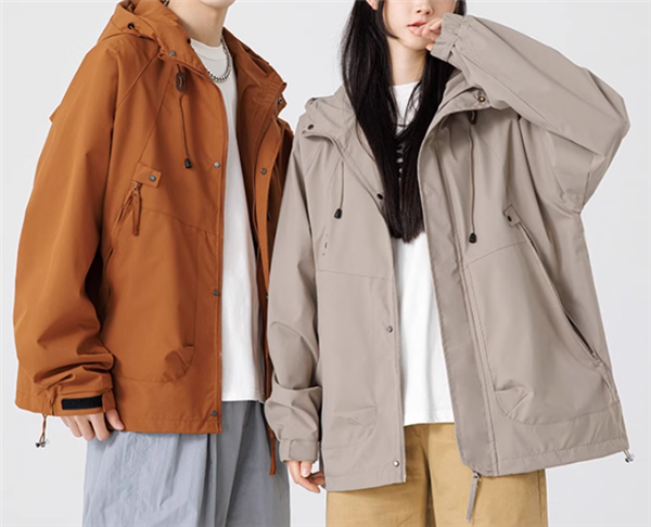 轻薄、防泼水 猫人纯色冲锋外套大促 到手69.9元
