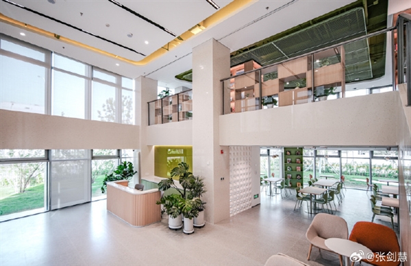 这环境感受下！小米公寓来了 月租金1999元！雷军：应届生优先入驻