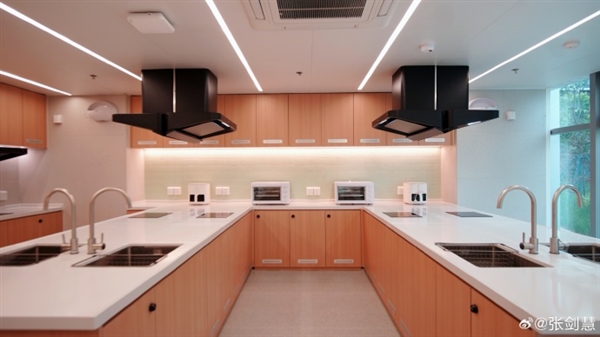 这环境感受下！小米公寓来了 月租金1999元！雷军：应届生优先入驻