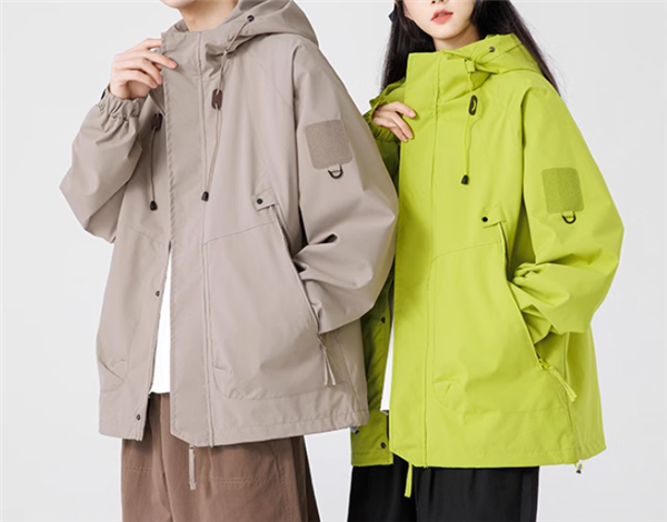 轻薄、防泼水 猫人纯色冲锋外套大促 到手69.9元