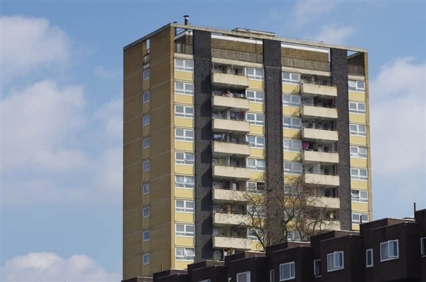 全季酒店花洒上出现粪便 客房经理：无法换房 清洗下继续住