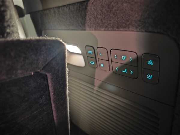 同级最多电机！三排六座SUV腾势N8L上市：29.98万起