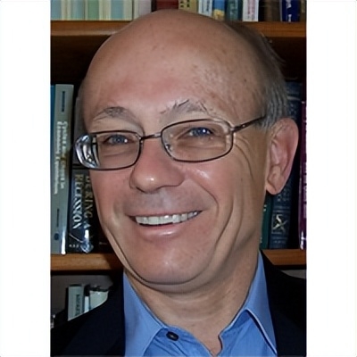 经济学诺奖得主的富二代人生：香奈儿老佛爷帮他写作业