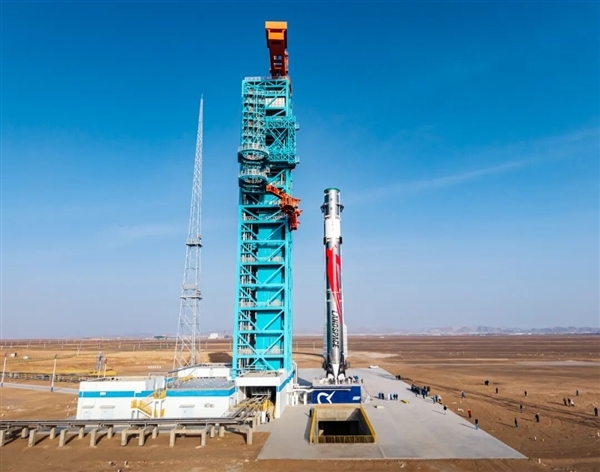 马斯克盛赞中国民营火箭朱雀三号：能够击败SpaceX猎鹰9号