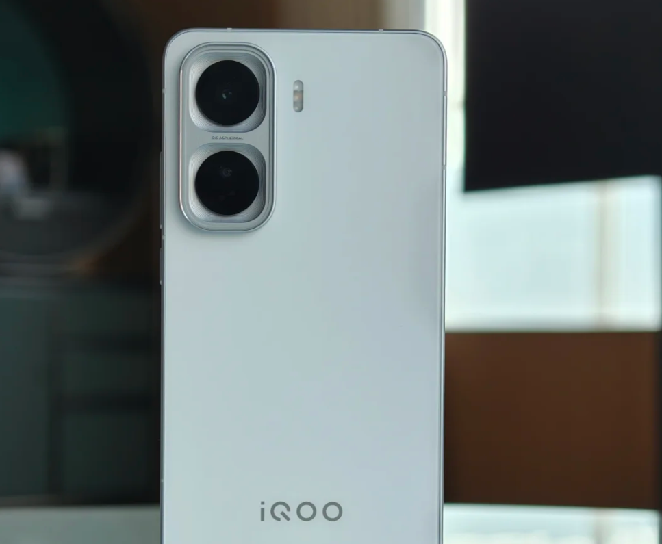 换手机不用买太贵，双11可以“闭眼买”的4款，公认“低价高配”