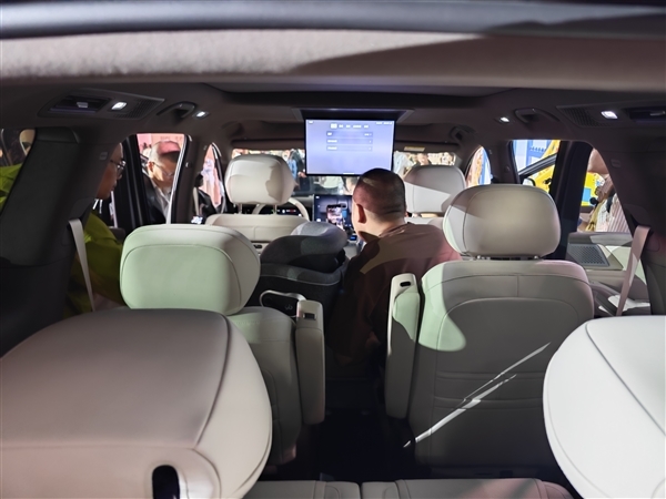 同级最多电机！三排六座SUV腾势N8L上市：29.98万起