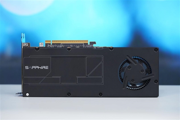 AMD最强专业显卡！蓝宝石AMD Radeon AI Pro R9700 32GB显卡图赏