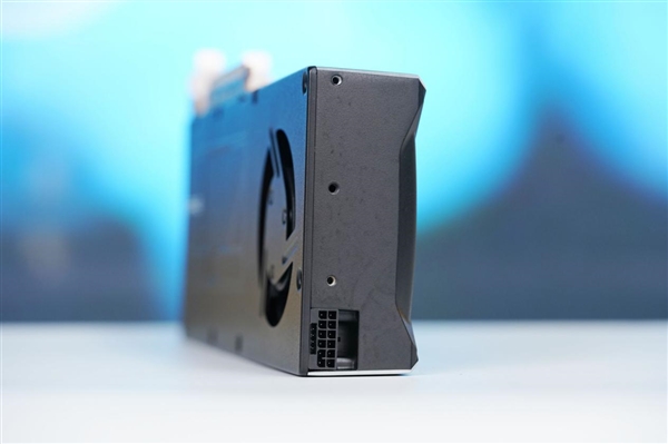 AMD最强专业显卡！蓝宝石AMD Radeon AI Pro R9700 32GB显卡图赏