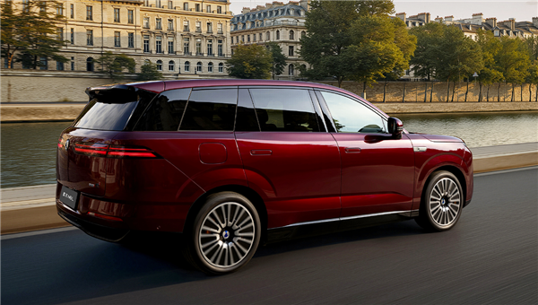 同级最多电机！三排六座SUV腾势N8L上市：29.98万起