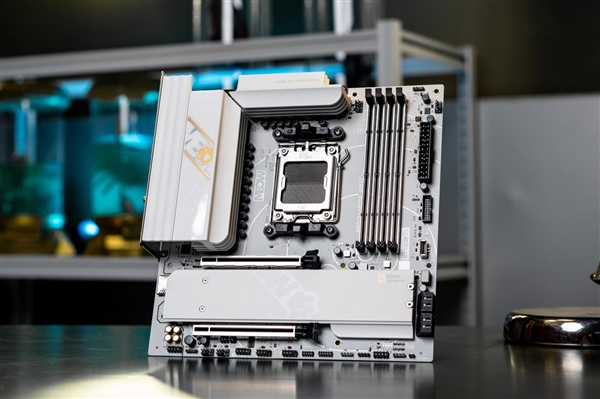 七彩虹B850主板送福利了！白送最高500元E卡