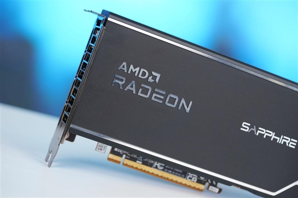 AMD最强专业显卡！蓝宝石AMD Radeon AI Pro R9700 32GB显卡图赏