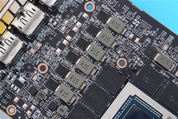 AMD最强专业显卡！蓝宝石AMD Radeon AI Pro R9700 32GB显卡图赏