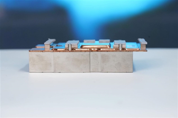 AMD最强专业显卡！蓝宝石AMD Radeon AI Pro R9700 32GB显卡图赏