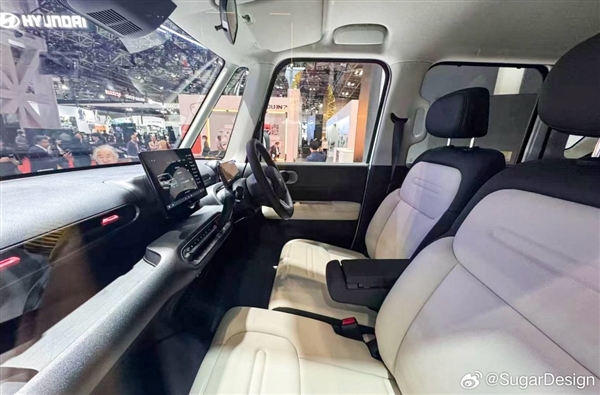 续航180公里 比亚迪纯电K-Car内饰遭曝：前后都是贯通座椅