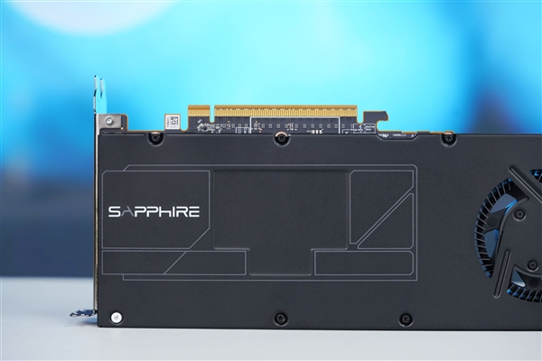 AMD最强专业显卡！蓝宝石AMD Radeon AI Pro R9700 32GB显卡图赏