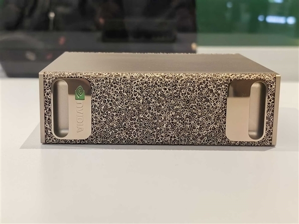 NVIDIA三万块的AI迷你超算实测：功耗、性能双双腰斩不到宣称一半！