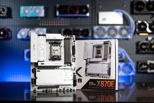 纯白只要2399元！七彩虹首款AMD X870E高端主板开卖