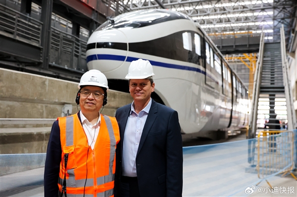 比亚迪在巴西圣保罗造了一辆“空中列车” 最大载客616人