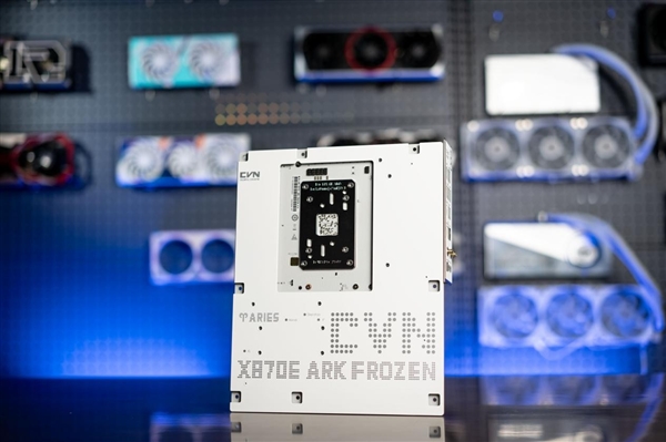 纯白只要2399元！七彩虹首款AMD X870E高端主板开卖