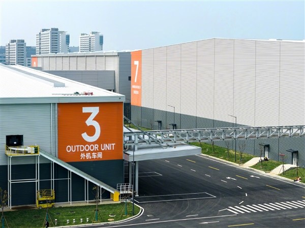 谁再说我是“组装厂”！今天小米集齐三大工厂：手机、汽车和大家电全部自己生产