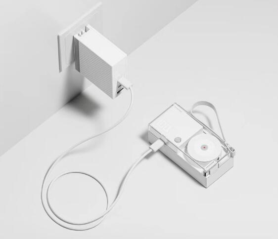 闪极唱片三合一充电宝入选《时代》2025年度最佳发明