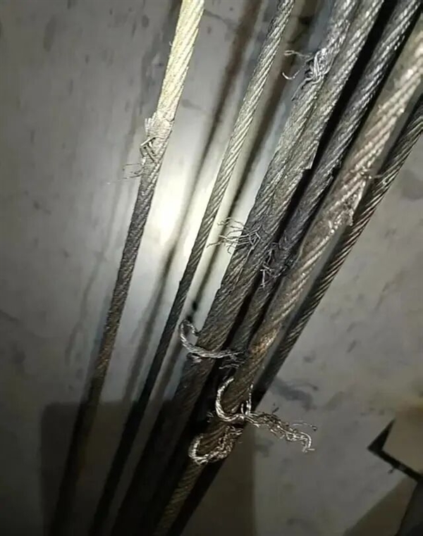 一小区23部电梯缆绳被恶意切割 官方通报：一男一女已被刑事拘留 受损电梯今日恢复运行