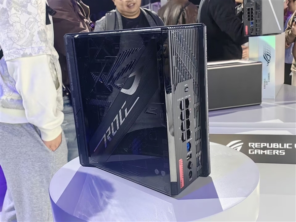 2199元起 华硕ROG发布积木熊联名键盘、路由器