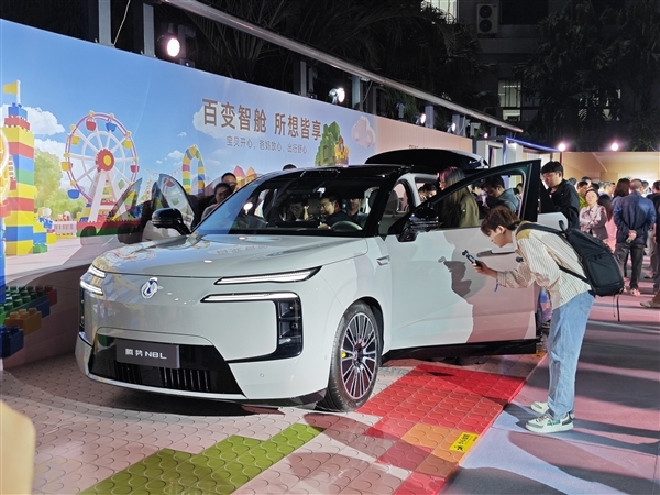 同级最多电机！三排六座SUV腾势N8L上市：29.98万起