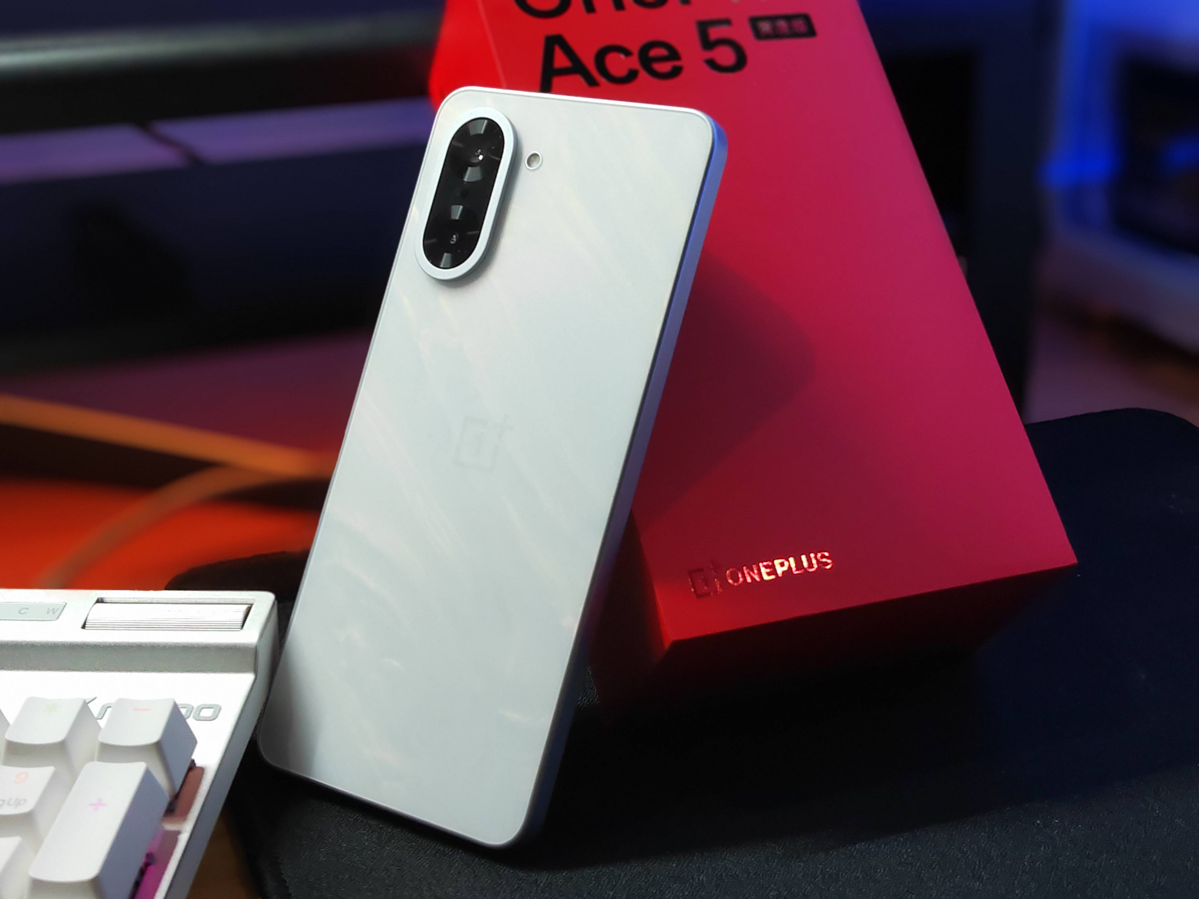 现在买手机不用追旗舰！这 5 款中端机够香，1500 左右就能拿下