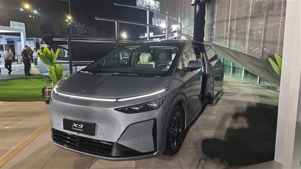 预售35万起 全球续航最长大七座！小鹏X9增程混动上市定档