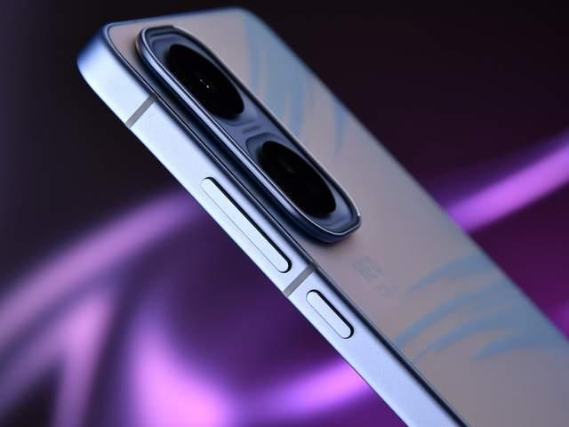 双芯+2K直屏+7500mAh颠覆体验! iQOO Neo11首发评测