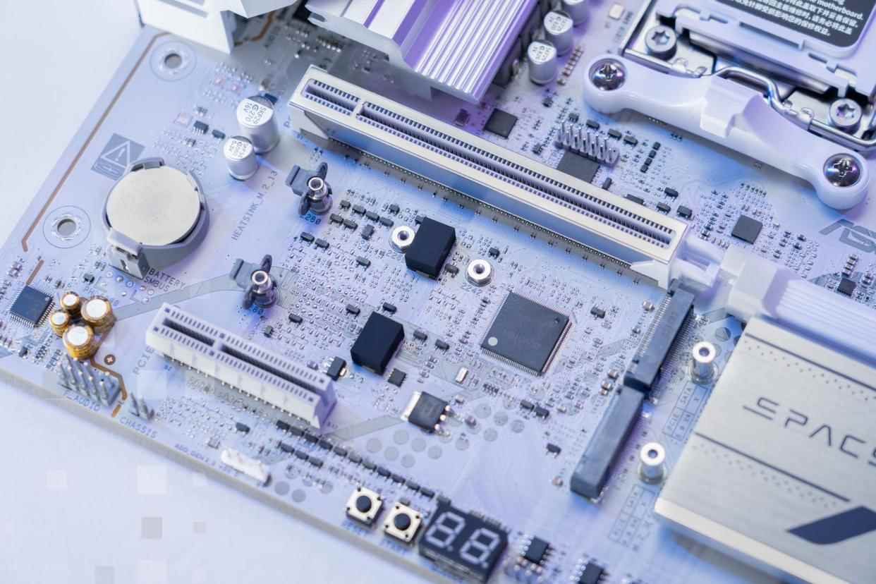 1000多元就能拥有的装机神器! 华硕B850M AYW OC哎呦喂主板性能测评