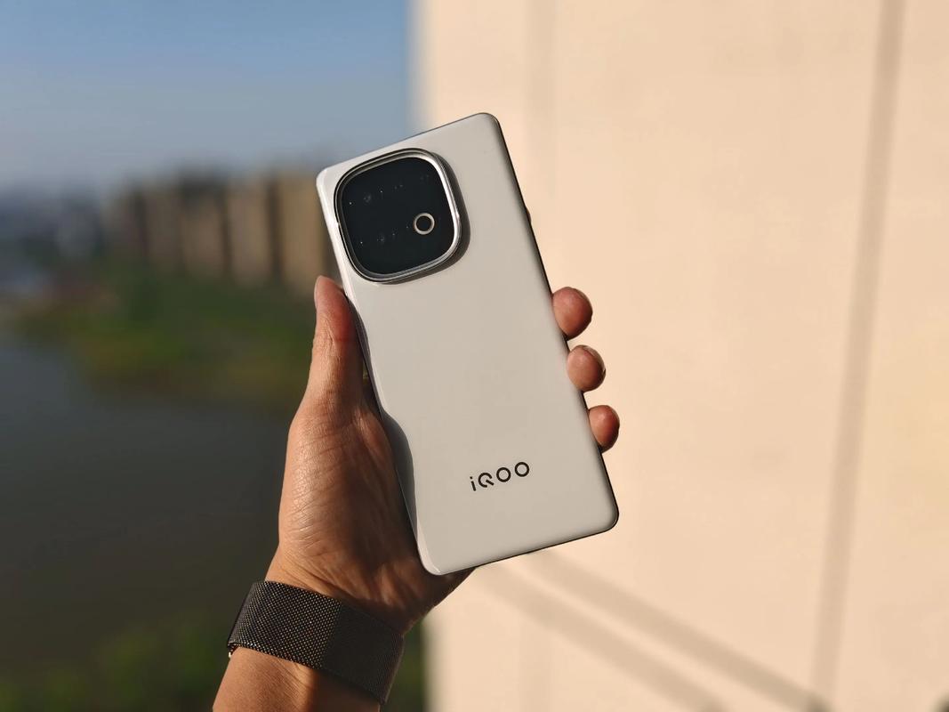 打工人狂喜！3 款中端机 16GB+512GB 不到 2000 元，大电池长续航还能满帧玩游戏