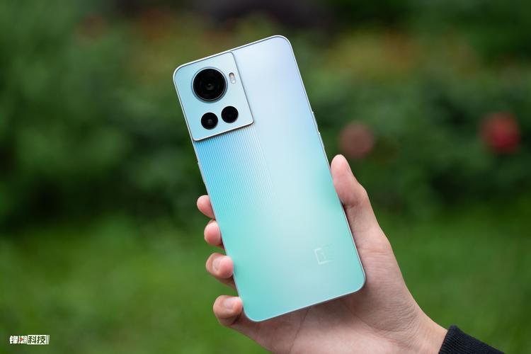 高通神操作！旧旗舰芯片下放中端机，这 3 款新机 2599 元起，能流畅用到 2031 年