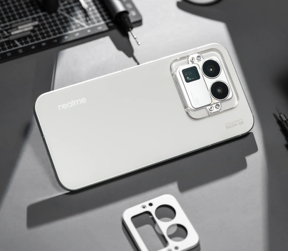 安兔兔好评榜出炉！安卓榜首竟是它，iOS 冷门机型逆袭，iPhone17 未上榜