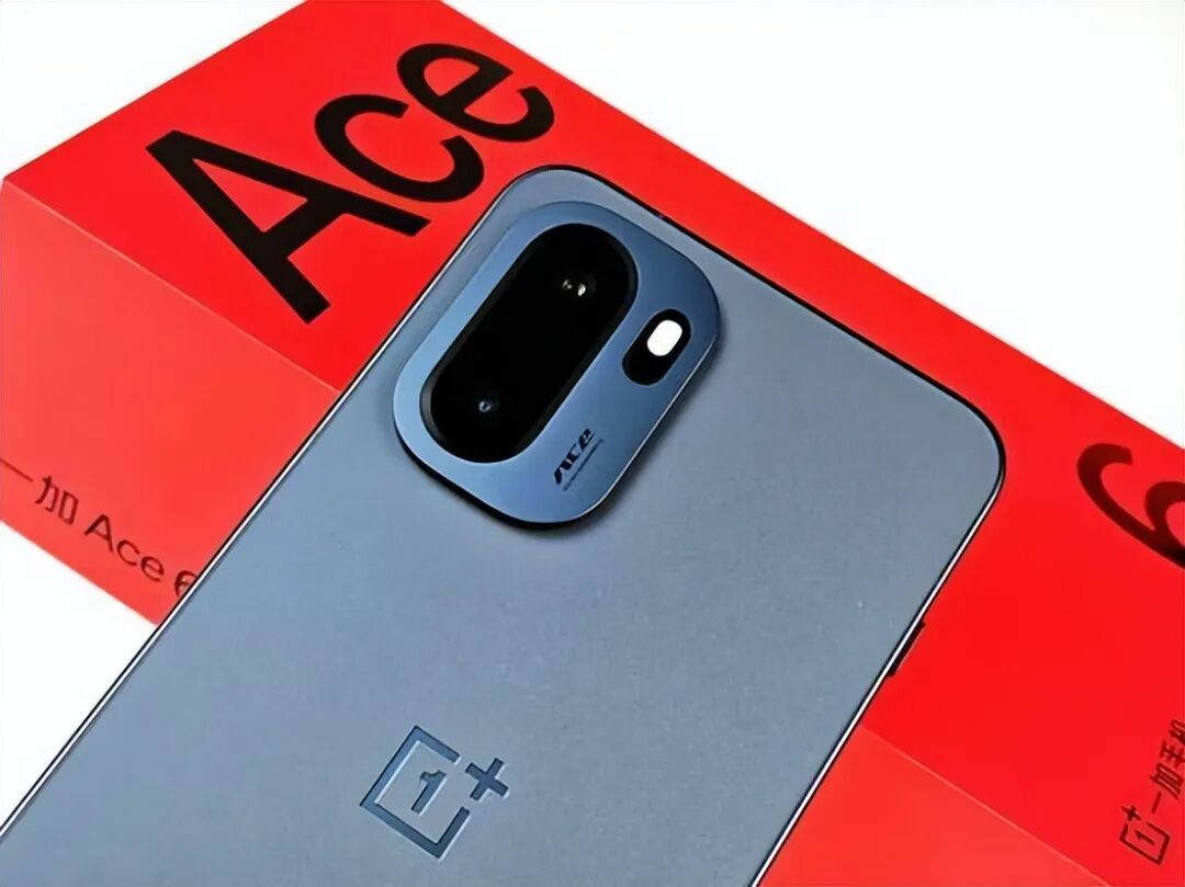 2500元左右，可以“闭眼买”的3款直屏手机，几乎没有差评