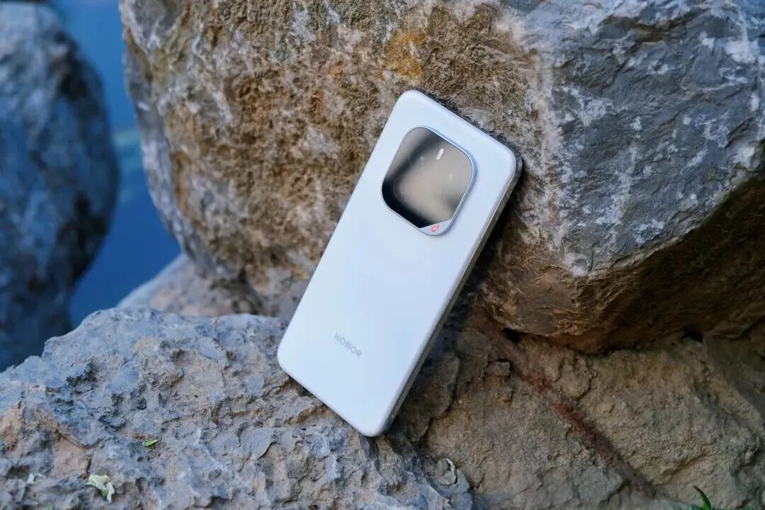 3500 元左右选手机？老旗舰和新中端价持平，这 3 款直屏机口碑拉满