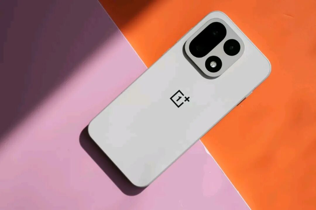 3500 元左右选手机？老旗舰和新中端价持平，这 3 款直屏机口碑拉满