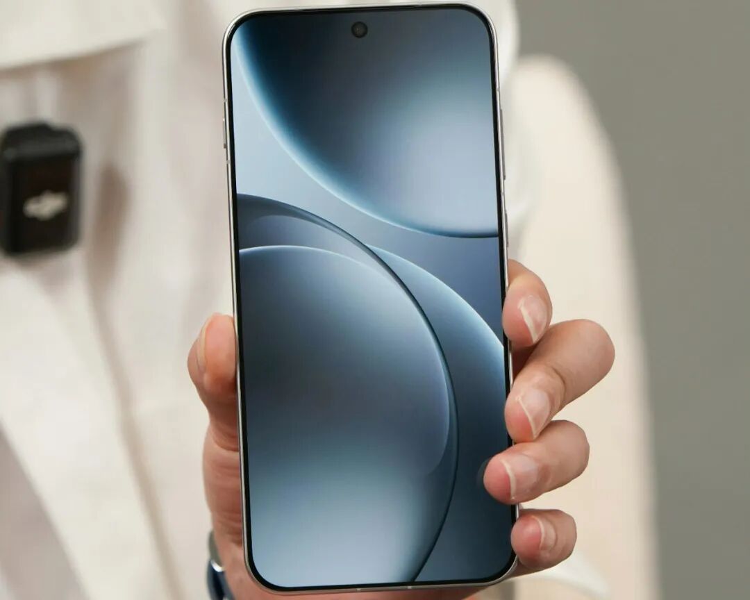 终于等到！6.5-6.6 英寸中尺寸手机来了，握持舒服、视野刚好，这 4 款值得看