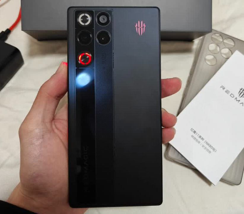 续航焦虑再见！5 款大电池手机盘点，轻度用能撑一天半，总有一款适合你