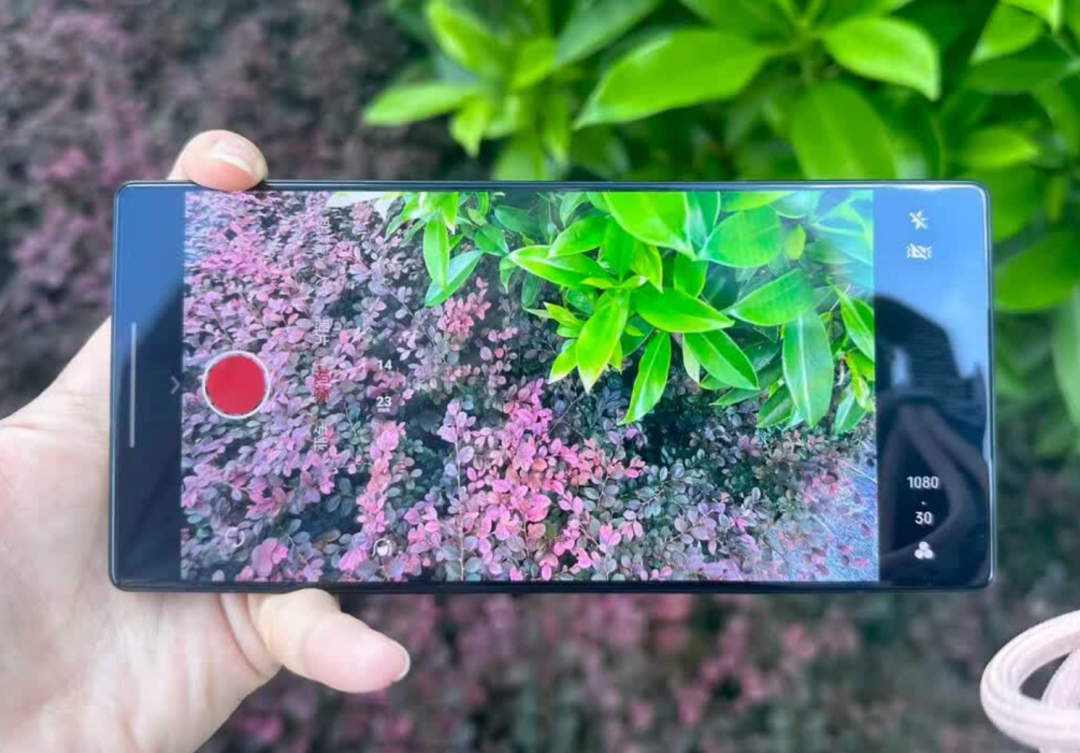 续航焦虑再见！5 款大电池手机盘点，轻度用能撑一天半，总有一款适合你