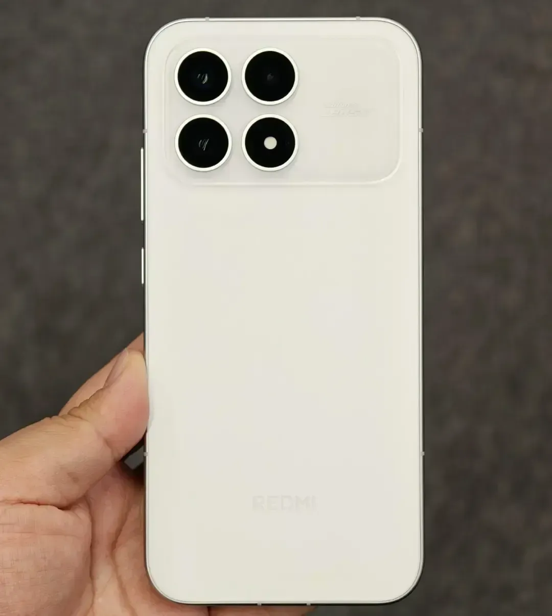 2K-5K 预算选手机？这 4 款亲测性价比拉满！红米稳、一加抗用、vivo 拍照绝