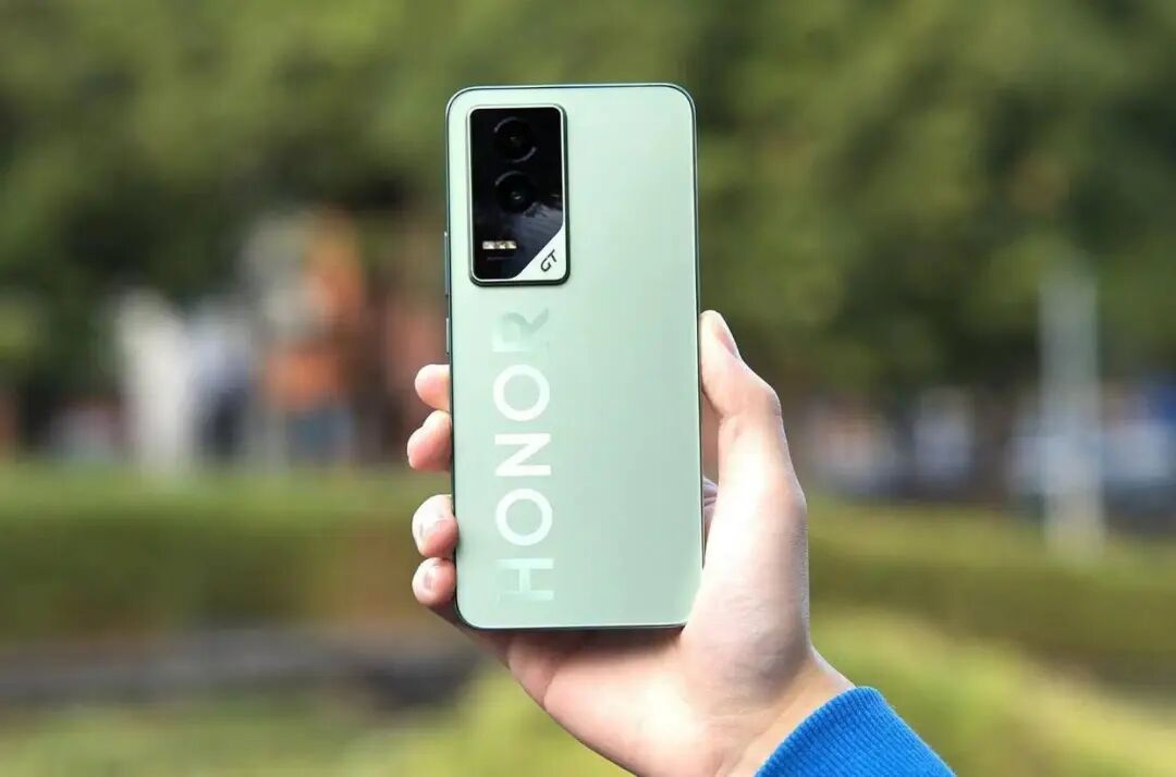 价格“雪崩”的一款骁龙8Gen3手机，12GB+512GB不到1500元，入手再战四五年