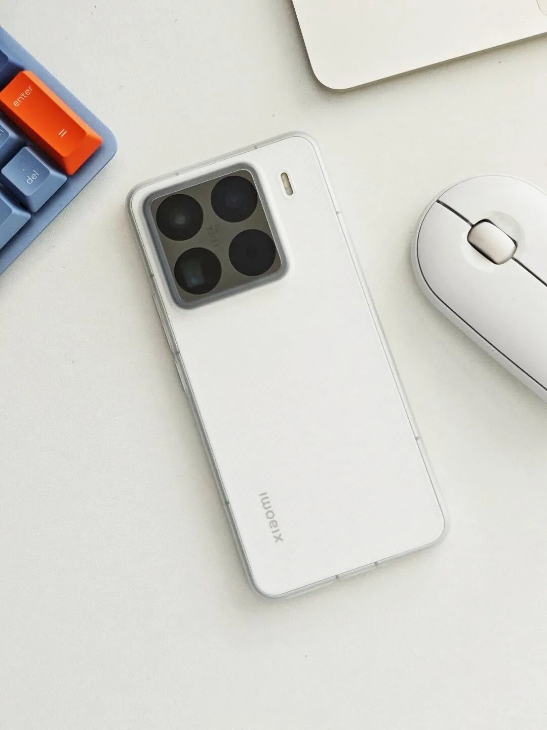 安兔兔好评榜出炉！安卓榜首竟是它，iOS 冷门机型逆袭，iPhone17 未上榜