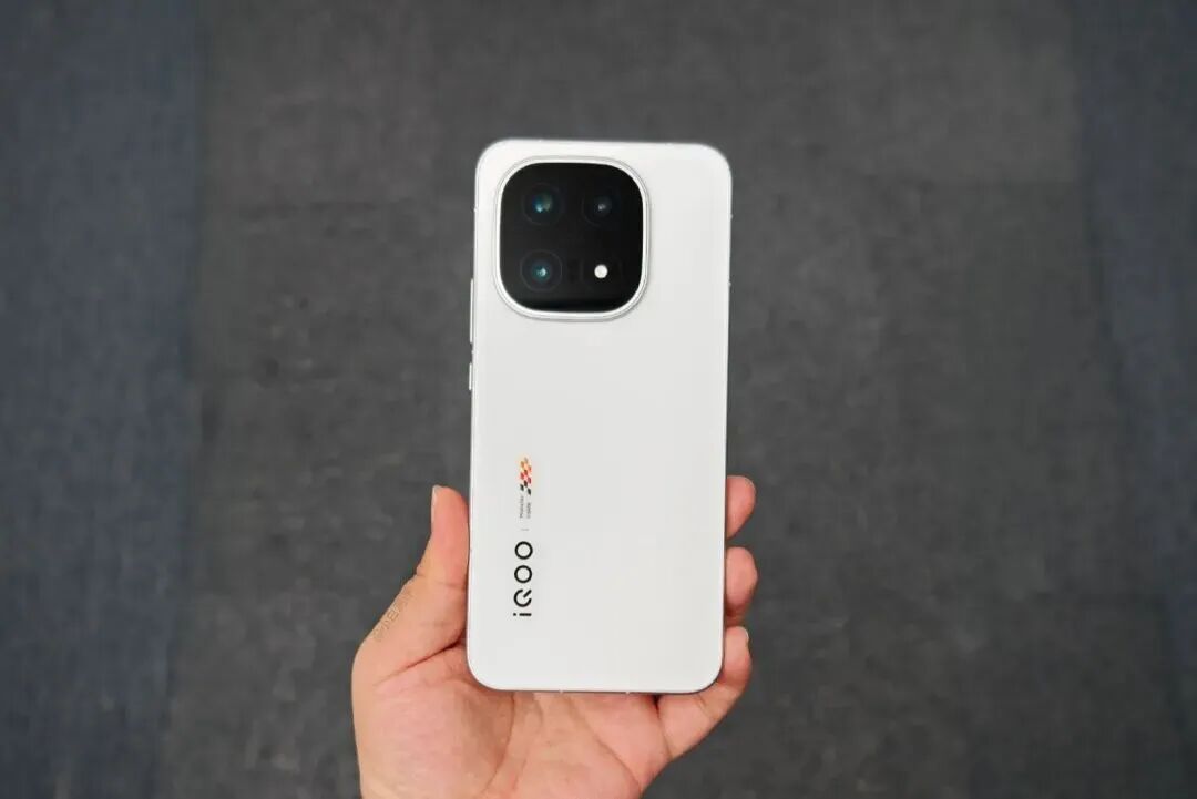 2025 安卓性能之王出炉！安兔兔榜单一览，这 10 款旗舰新机跑分破 370 万