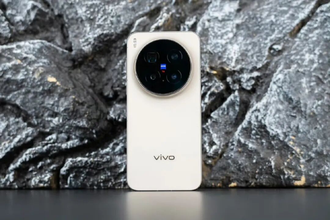 2025 安卓性能之王出炉！安兔兔榜单一览，这 10 款旗舰新机跑分破 370 万