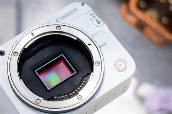 对焦稳+人像优+便携强!2025年5款外观好看微单盘点 对焦稳+人像优+便携强!2025年5款外观好看微单盘点